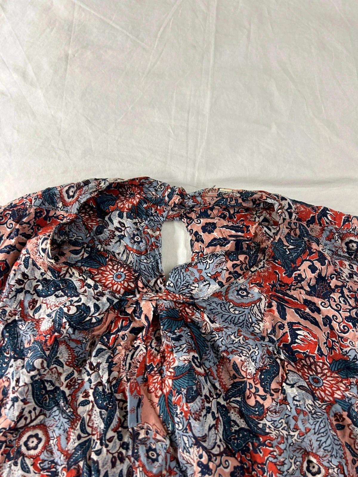 Blusa de manga corta con motivos multicolores, talla M – photo 4